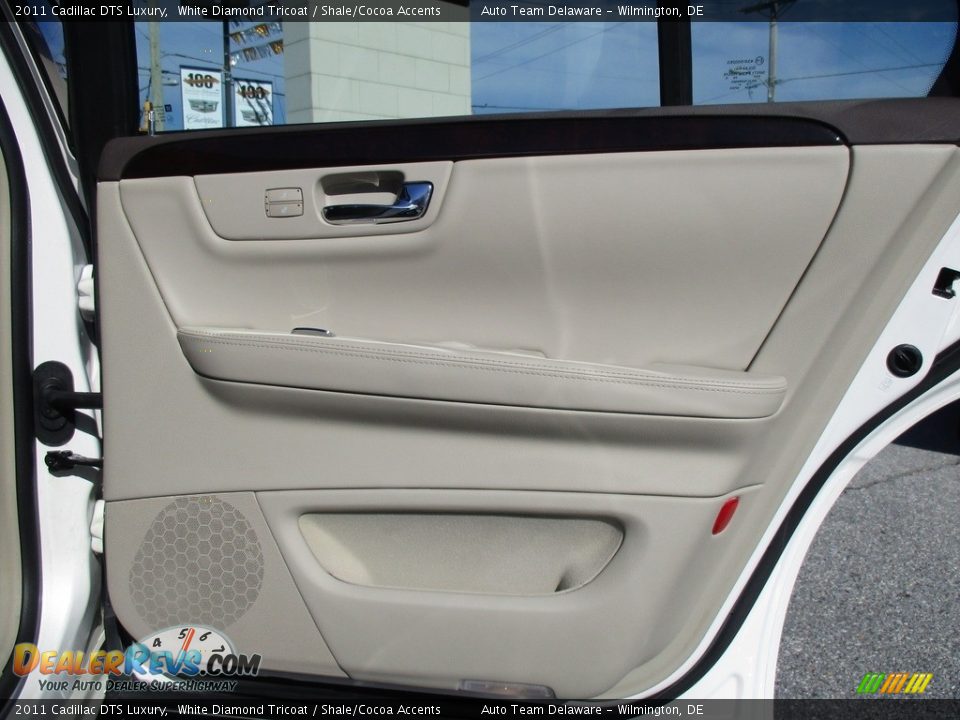 2011 Cadillac DTS Luxury White Diamond Tricoat / Shale/Cocoa Accents Photo #25