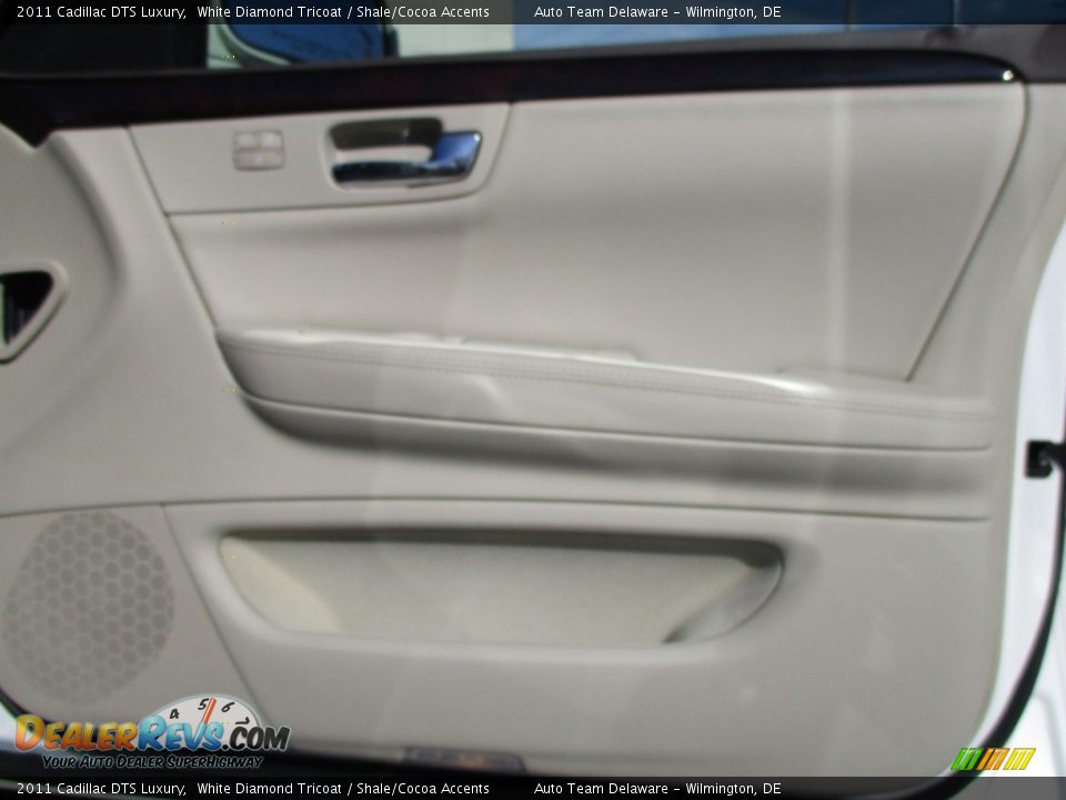 2011 Cadillac DTS Luxury White Diamond Tricoat / Shale/Cocoa Accents Photo #26