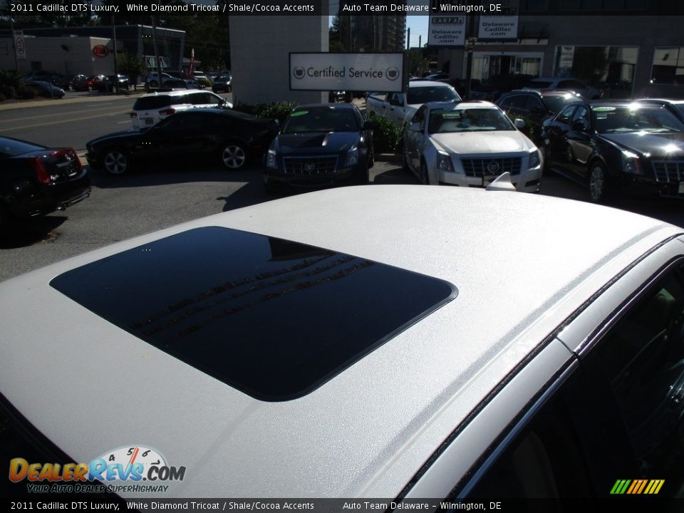 2011 Cadillac DTS Luxury White Diamond Tricoat / Shale/Cocoa Accents Photo #29