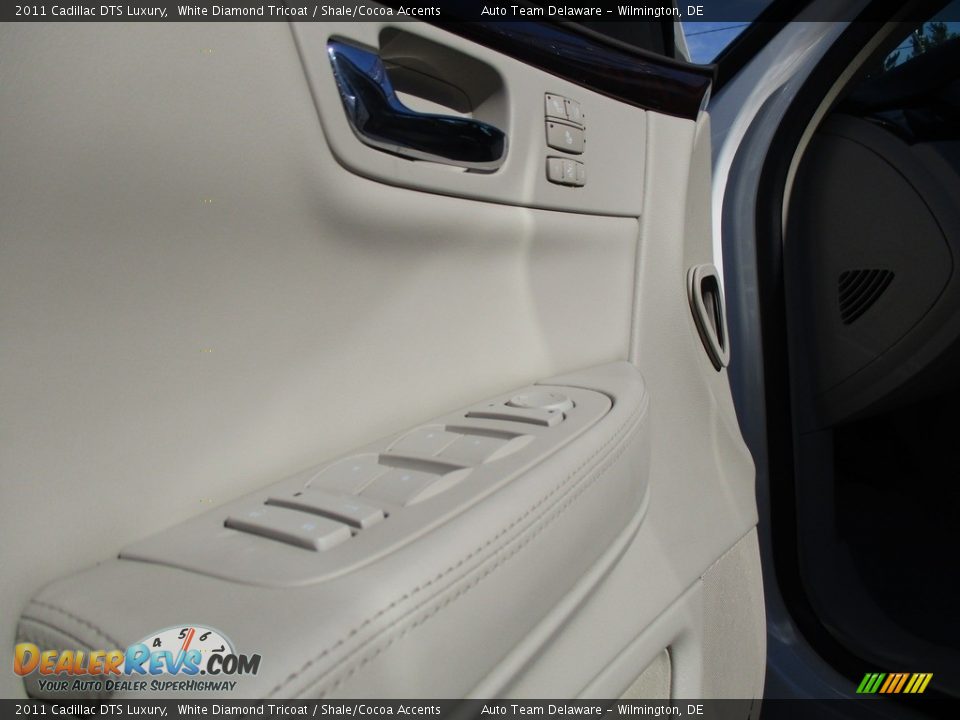 2011 Cadillac DTS Luxury White Diamond Tricoat / Shale/Cocoa Accents Photo #33