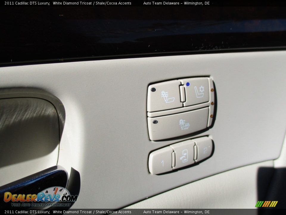 2011 Cadillac DTS Luxury White Diamond Tricoat / Shale/Cocoa Accents Photo #35