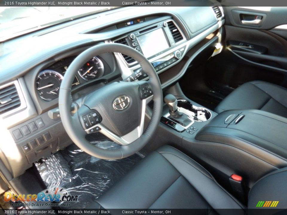 Black Interior - 2016 Toyota Highlander XLE Photo #3