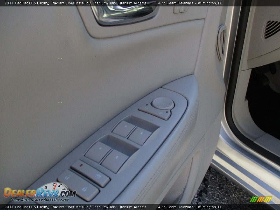 2011 Cadillac DTS Luxury Radiant Silver Metallic / Titanium/Dark Titanium Accents Photo #29