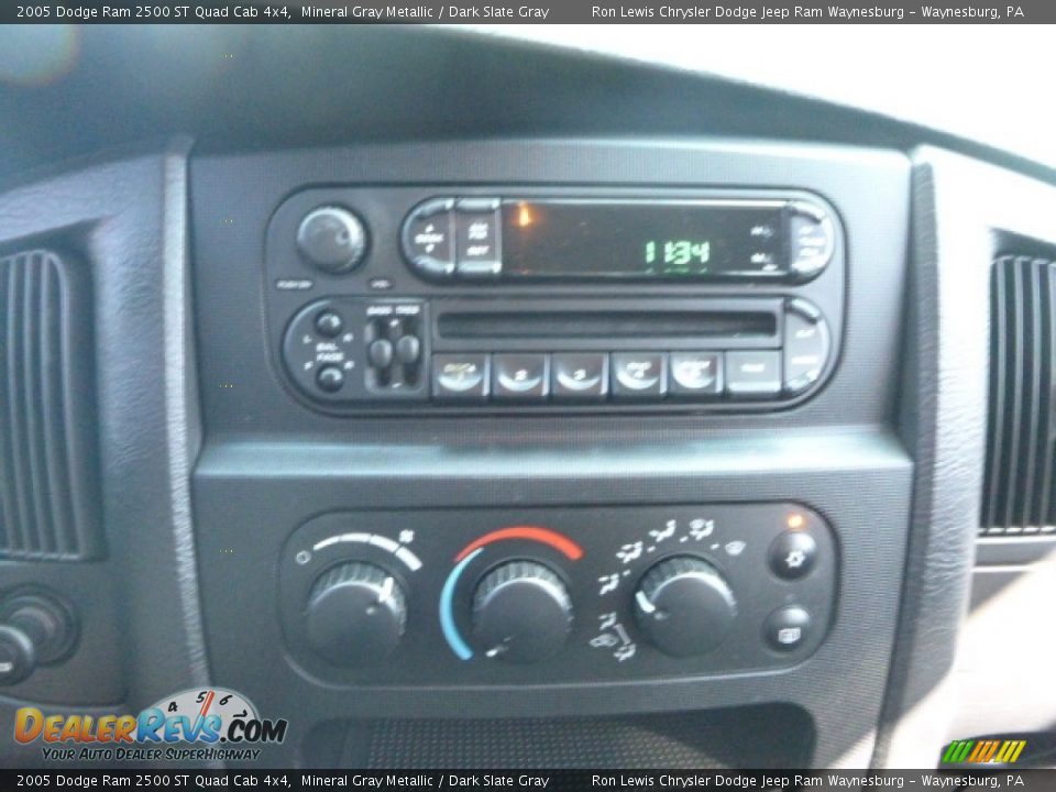 2005 Dodge Ram 2500 ST Quad Cab 4x4 Mineral Gray Metallic / Dark Slate Gray Photo #16