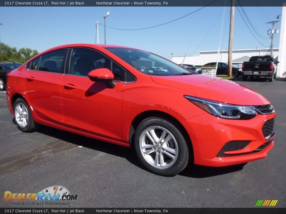 Front 3/4 View of 2017 Chevrolet Cruze LT Photo #3