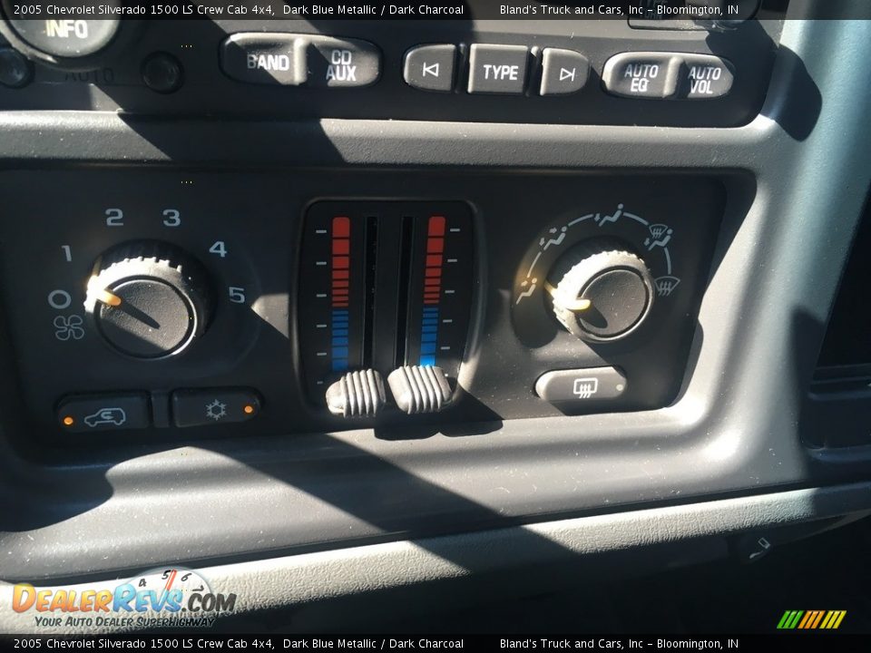 2005 Chevrolet Silverado 1500 LS Crew Cab 4x4 Dark Blue Metallic / Dark Charcoal Photo #29