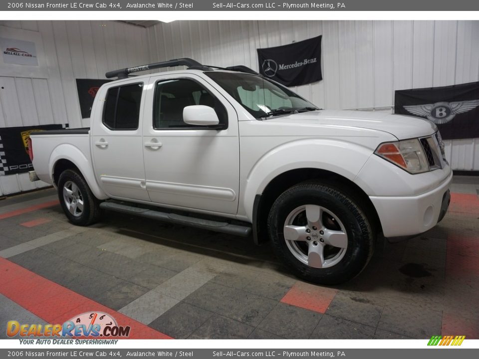 2006 Nissan Frontier LE Crew Cab 4x4 Avalanche White / Steel Photo #6