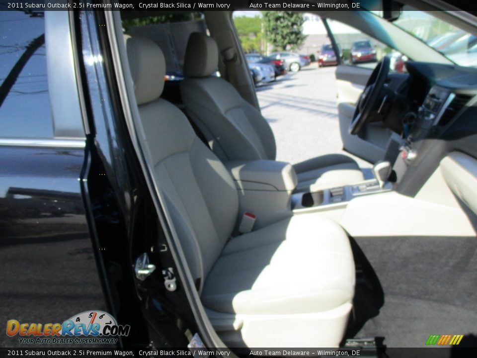 2011 Subaru Outback 2.5i Premium Wagon Crystal Black Silica / Warm Ivory Photo #17