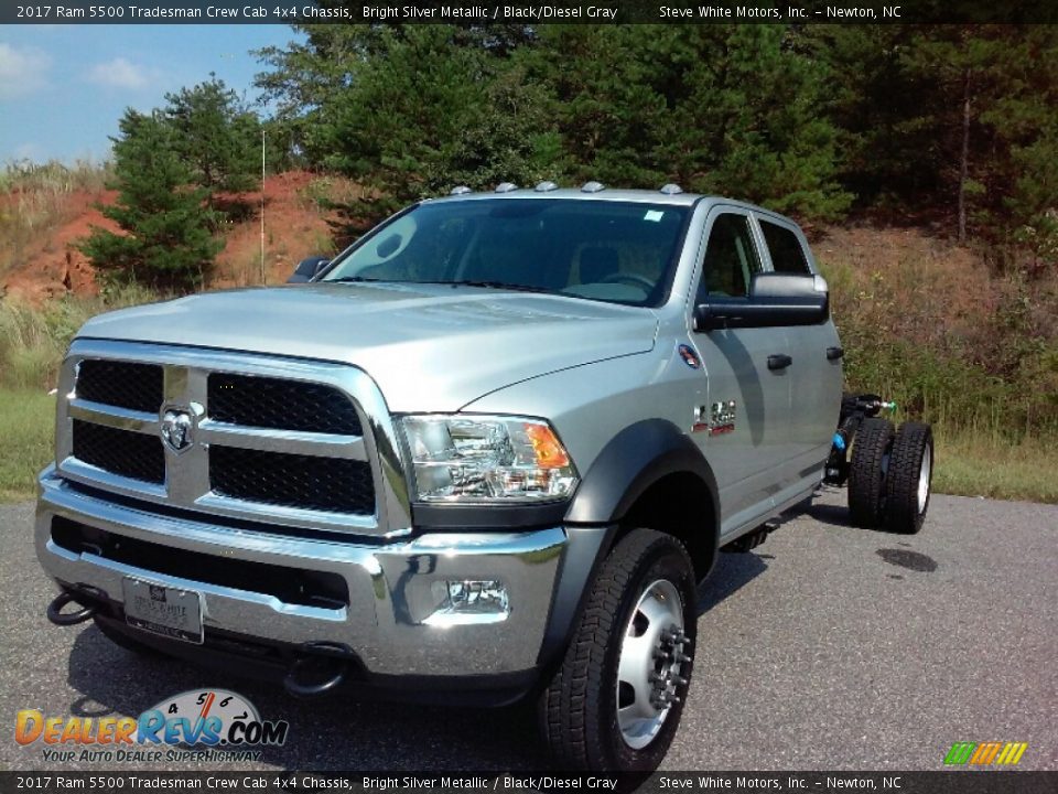 Front 3/4 View of 2017 Ram 5500 Tradesman Crew Cab 4x4 Chassis Photo #2