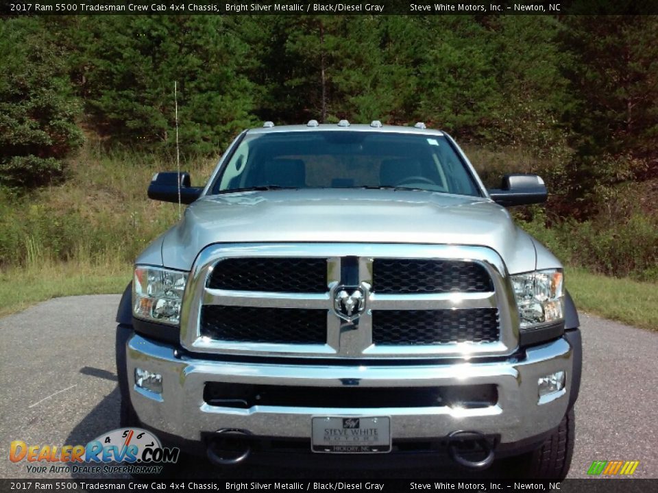 2017 Ram 5500 Tradesman Crew Cab 4x4 Chassis Bright Silver Metallic / Black/Diesel Gray Photo #3