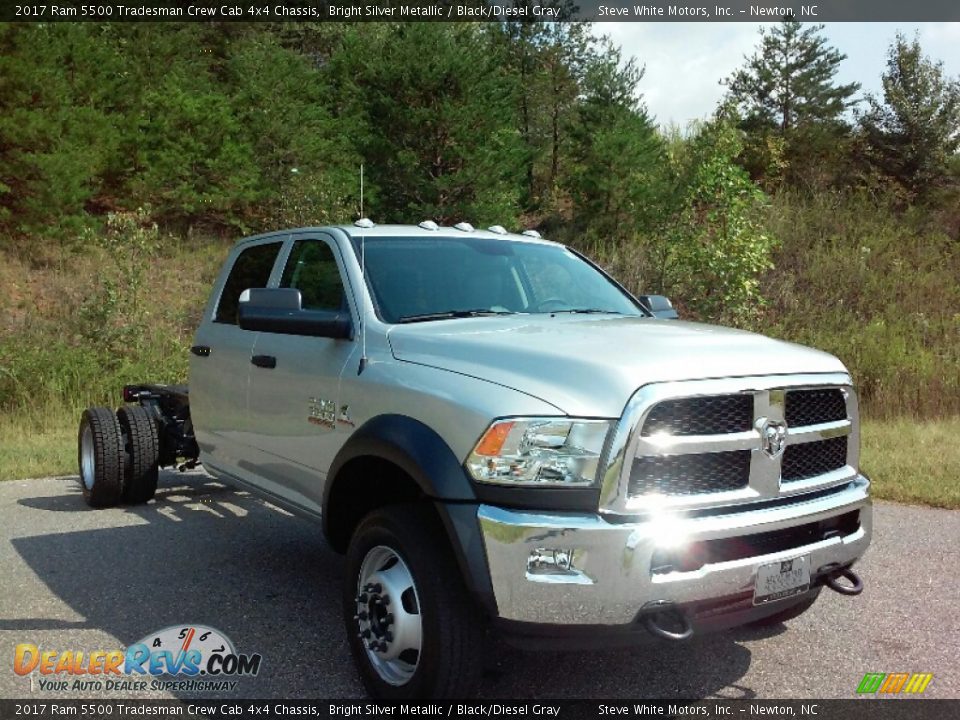 2017 Ram 5500 Tradesman Crew Cab 4x4 Chassis Bright Silver Metallic / Black/Diesel Gray Photo #4