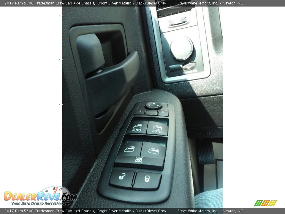 Controls of 2017 Ram 5500 Tradesman Crew Cab 4x4 Chassis Photo #13