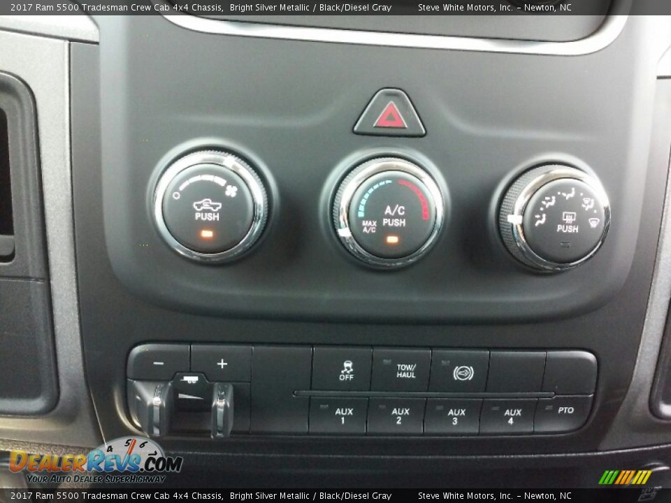 Controls of 2017 Ram 5500 Tradesman Crew Cab 4x4 Chassis Photo #18