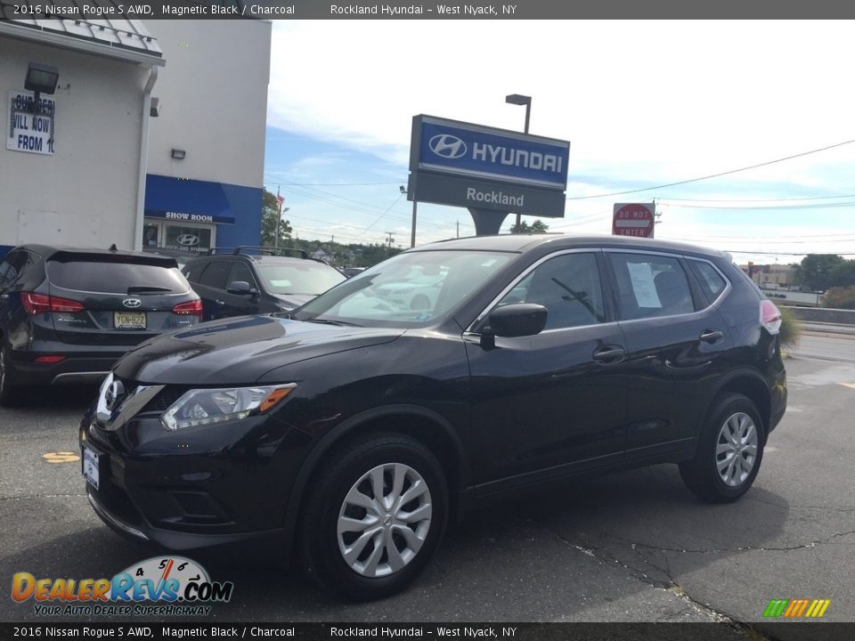 2016 Nissan Rogue S AWD Magnetic Black / Charcoal Photo #1