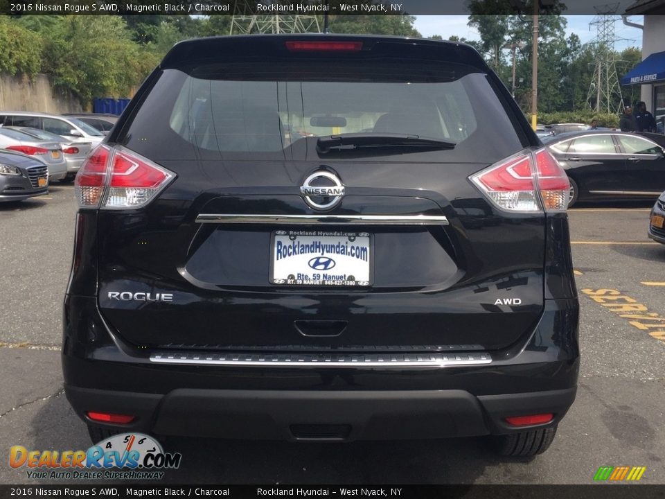 2016 Nissan Rogue S AWD Magnetic Black / Charcoal Photo #5