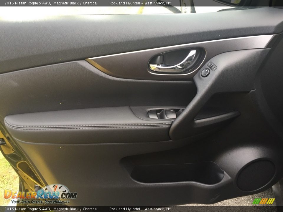 2016 Nissan Rogue S AWD Magnetic Black / Charcoal Photo #7