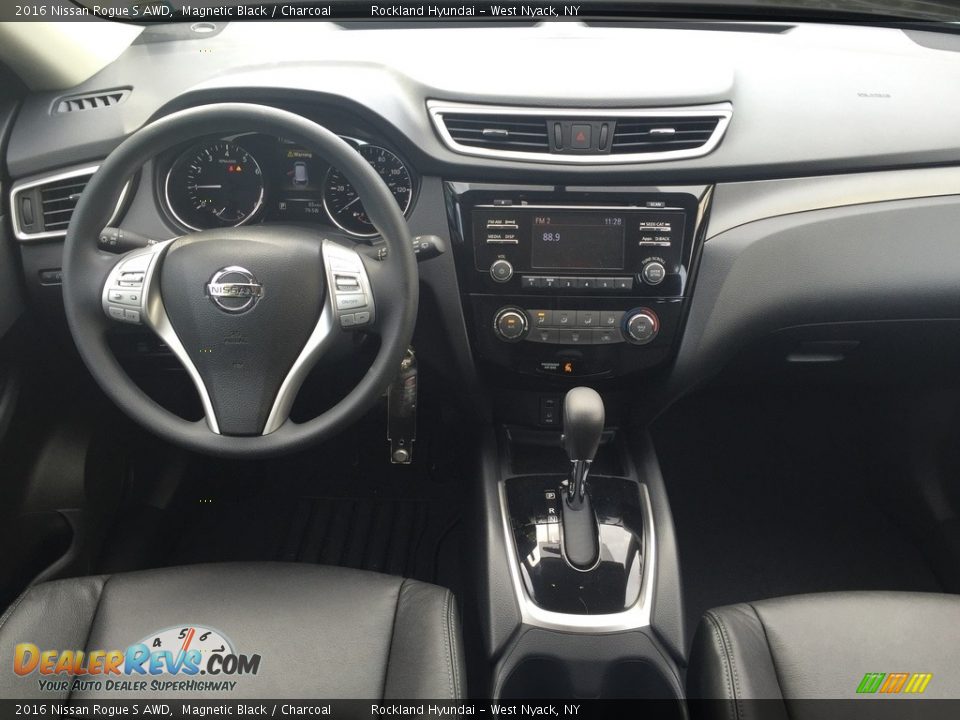 2016 Nissan Rogue S AWD Magnetic Black / Charcoal Photo #11