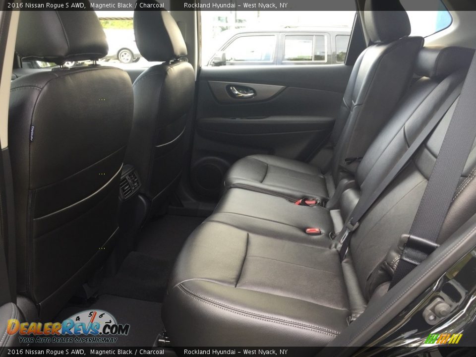 2016 Nissan Rogue S AWD Magnetic Black / Charcoal Photo #18