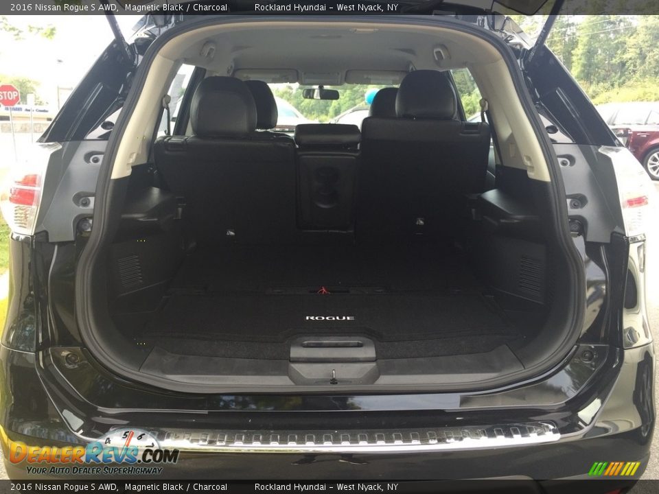 2016 Nissan Rogue S AWD Magnetic Black / Charcoal Photo #19