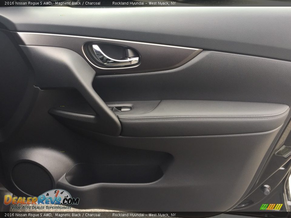 2016 Nissan Rogue S AWD Magnetic Black / Charcoal Photo #22
