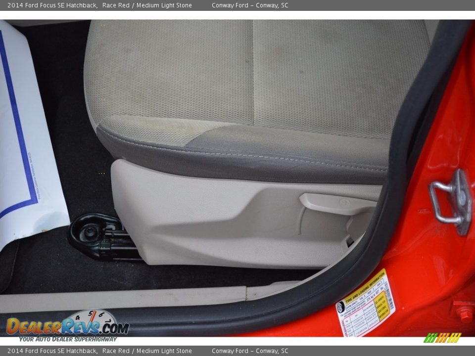 2014 Ford Focus SE Hatchback Race Red / Medium Light Stone Photo #19