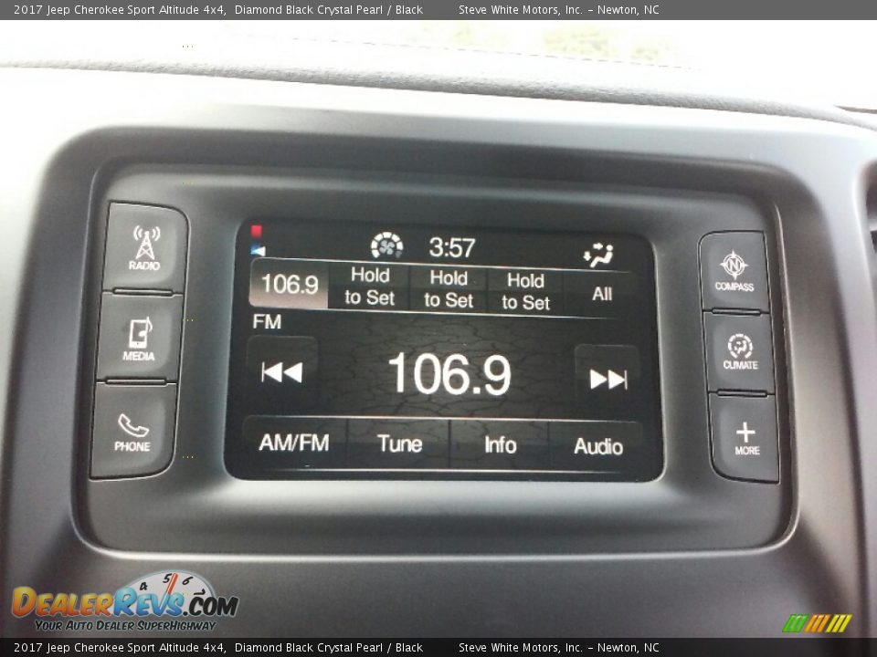 2017 Jeep Cherokee Sport Altitude 4x4 Diamond Black Crystal Pearl / Black Photo #8