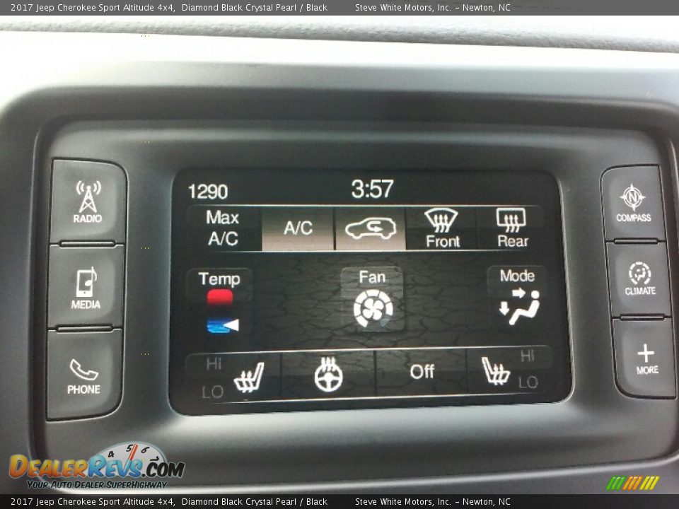 2017 Jeep Cherokee Sport Altitude 4x4 Diamond Black Crystal Pearl / Black Photo #10