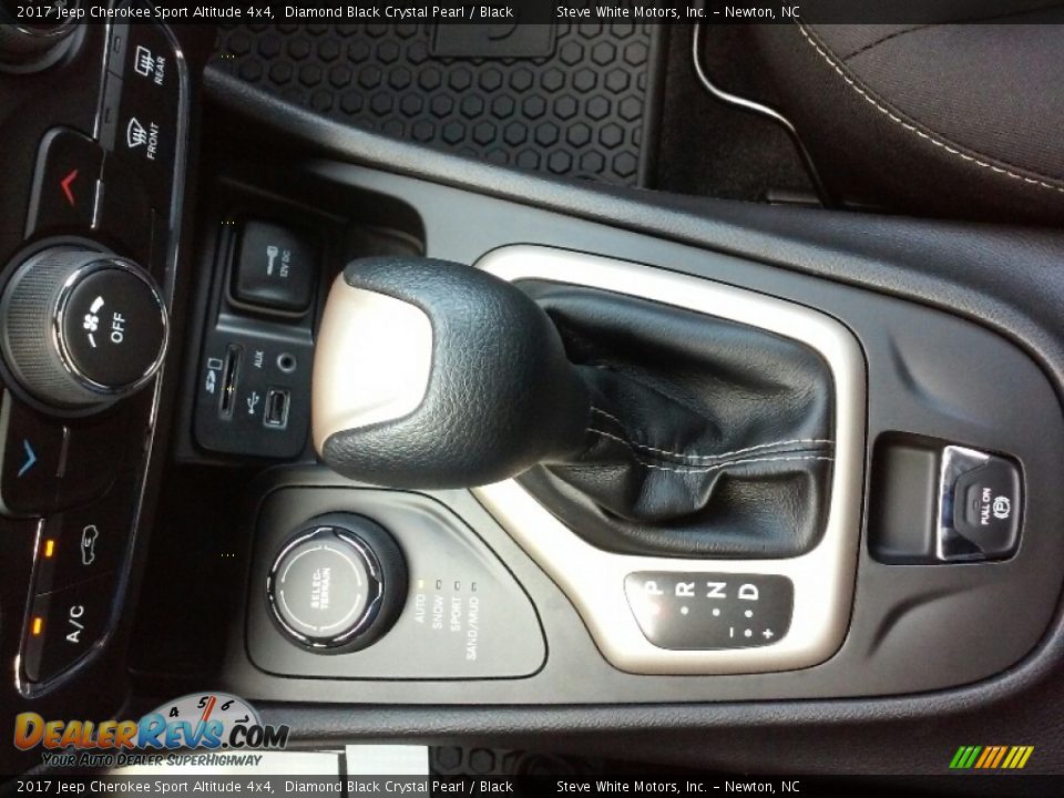 2017 Jeep Cherokee Sport Altitude 4x4 Diamond Black Crystal Pearl / Black Photo #11