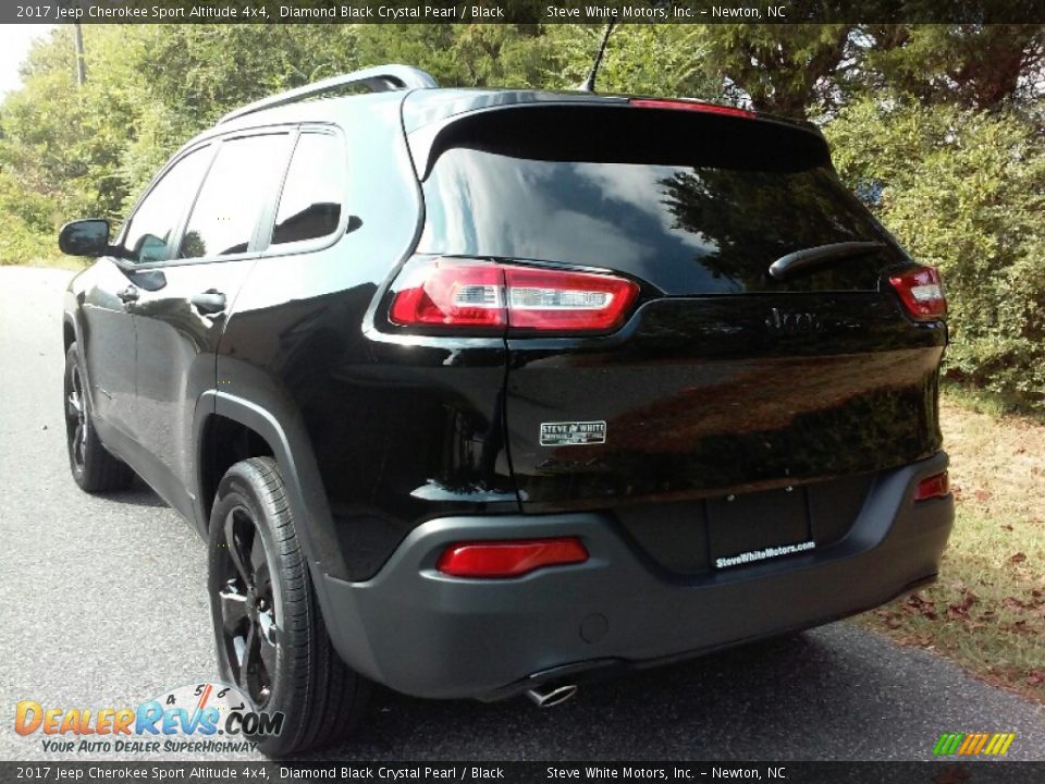 2017 Jeep Cherokee Sport Altitude 4x4 Diamond Black Crystal Pearl / Black Photo #16
