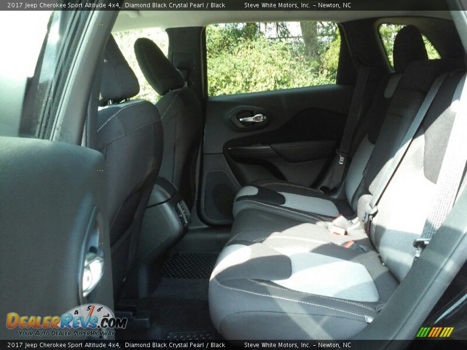 2017 Jeep Cherokee Sport Altitude 4x4 Diamond Black Crystal Pearl / Black Photo #19