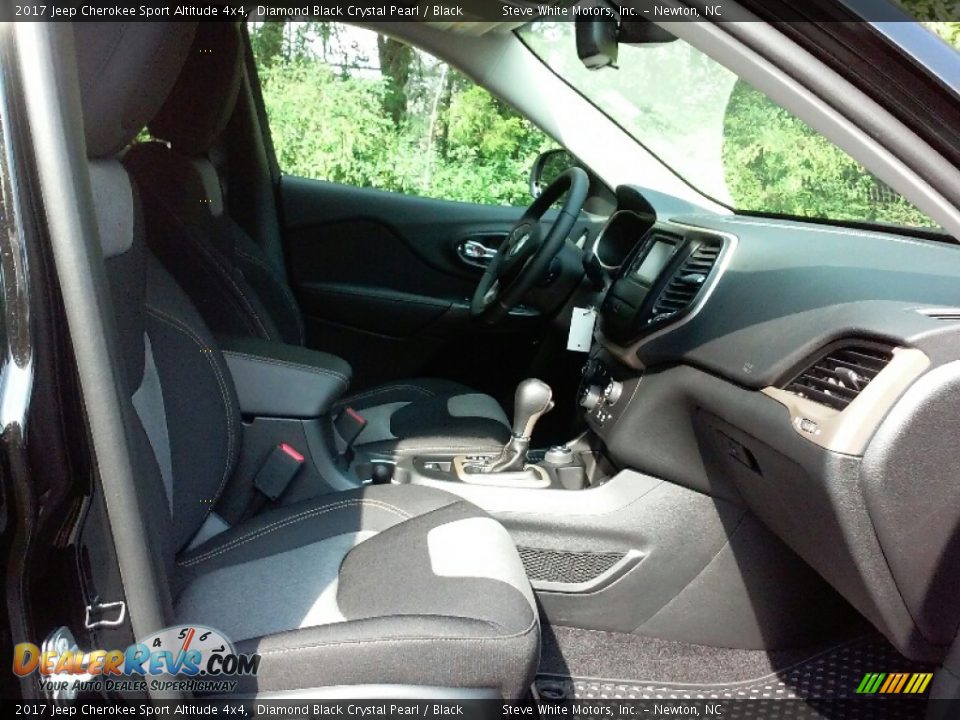 2017 Jeep Cherokee Sport Altitude 4x4 Diamond Black Crystal Pearl / Black Photo #26