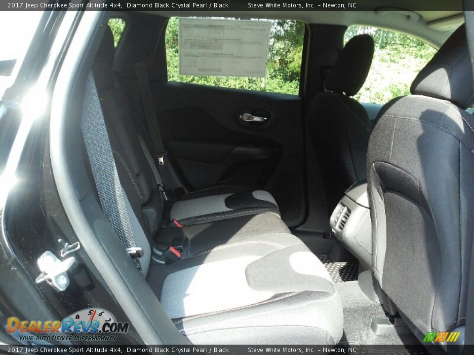 2017 Jeep Cherokee Sport Altitude 4x4 Diamond Black Crystal Pearl / Black Photo #27