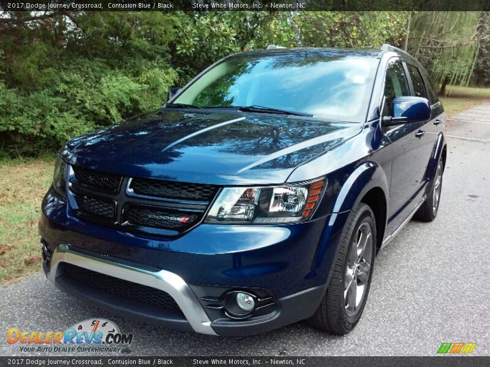 Front 3/4 View of 2017 Dodge Journey Crossroad Photo #13