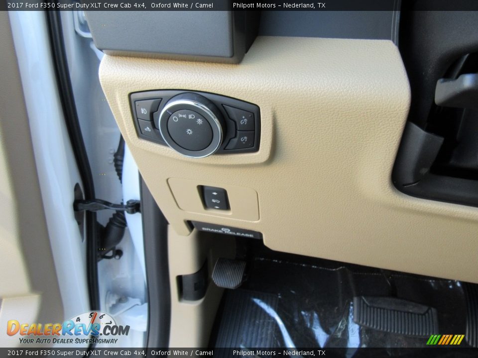 Controls of 2017 Ford F350 Super Duty XLT Crew Cab 4x4 Photo #34