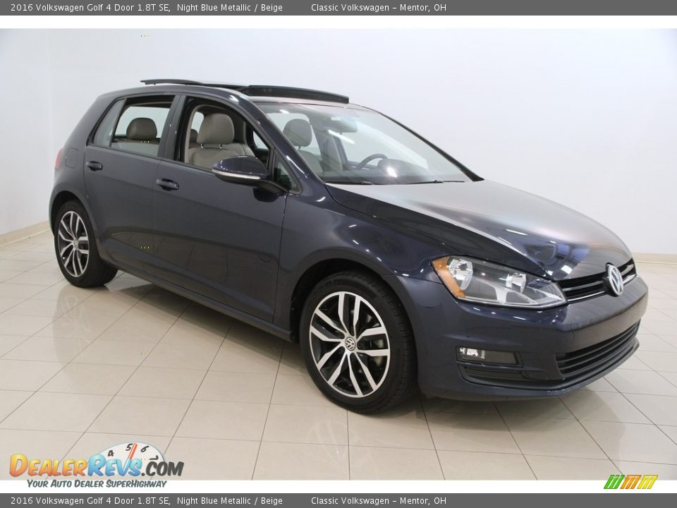 Front 3/4 View of 2016 Volkswagen Golf 4 Door 1.8T SE Photo #1