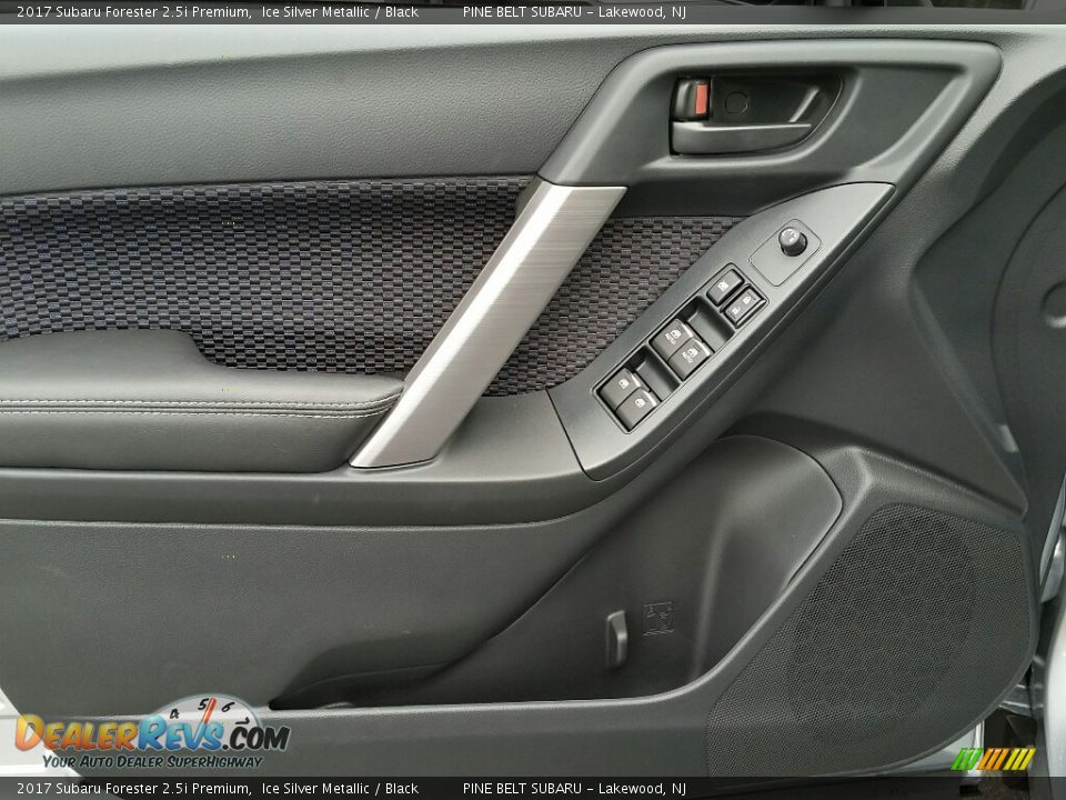 2017 Subaru Forester 2.5i Premium Ice Silver Metallic / Black Photo #8