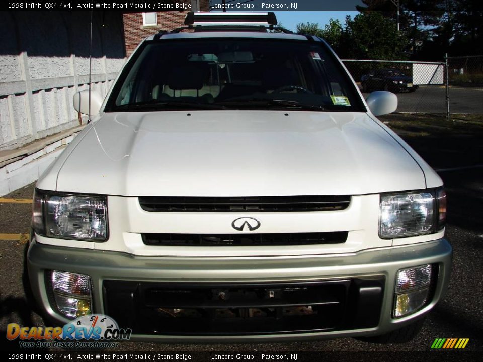 1998 Infiniti QX4 4x4 Arctic White Pearl Metallic / Stone Beige Photo #1