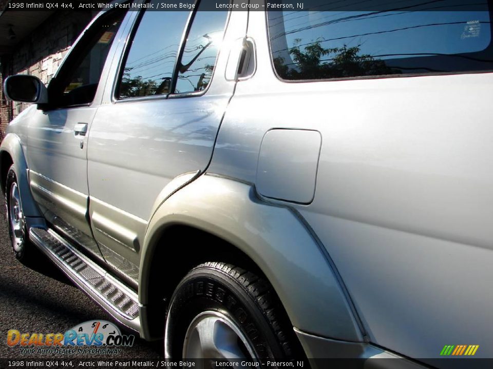 1998 Infiniti QX4 4x4 Arctic White Pearl Metallic / Stone Beige Photo #4