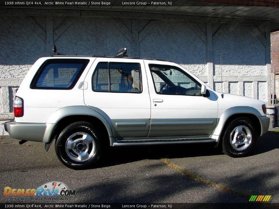 1998 Infiniti QX4 4x4 Arctic White Pearl Metallic / Stone Beige Photo #9