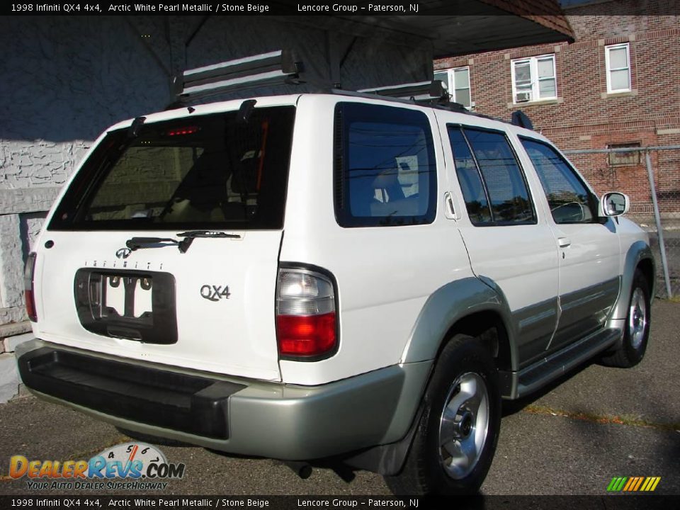 1998 Infiniti QX4 4x4 Arctic White Pearl Metallic / Stone Beige Photo #10