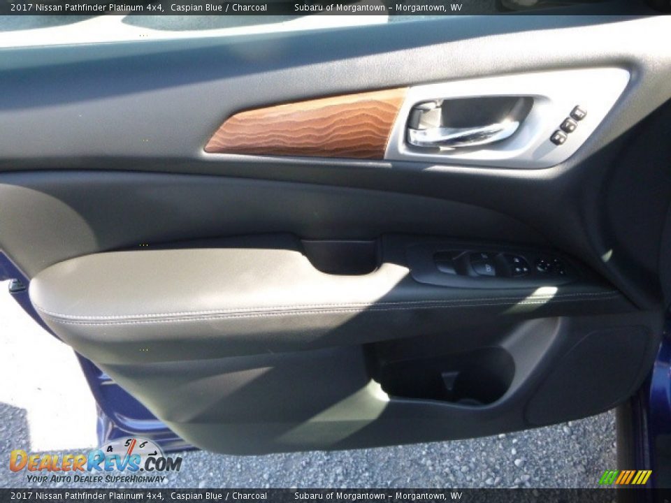 Door Panel of 2017 Nissan Pathfinder Platinum 4x4 Photo #16