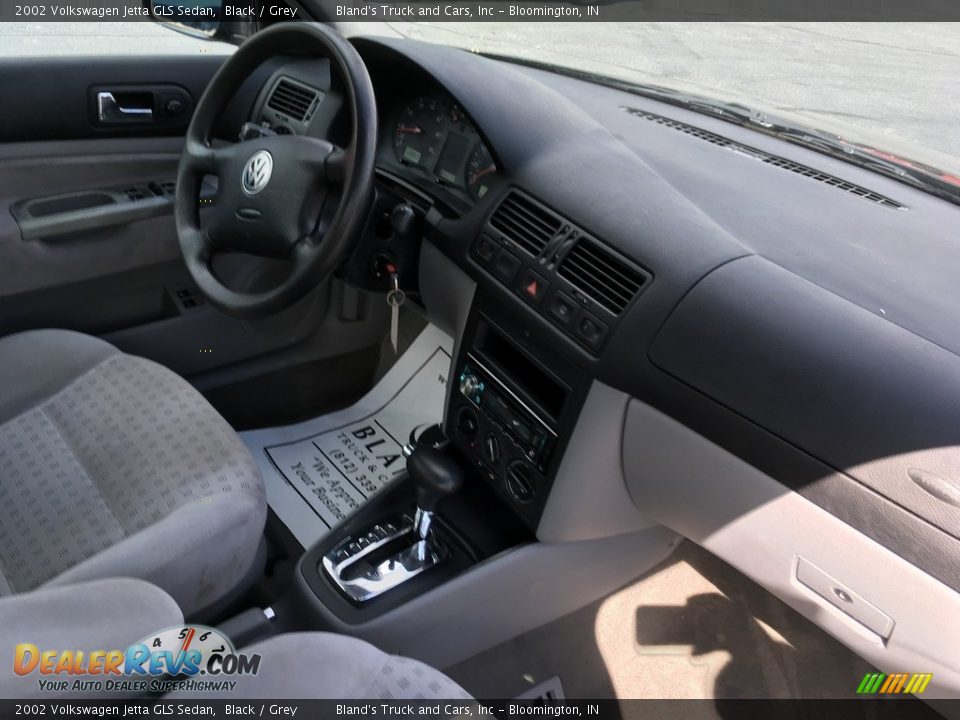 2002 Volkswagen Jetta GLS Sedan Black / Grey Photo #4