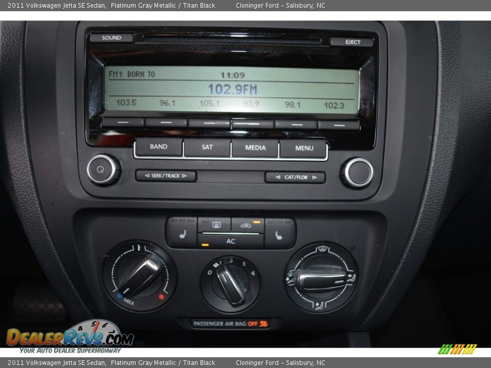2011 Volkswagen Jetta SE Sedan Platinum Gray Metallic / Titan Black Photo #16