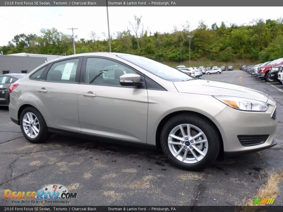 2016 Ford Focus SE Sedan Tectonic / Charcoal Black Photo #1