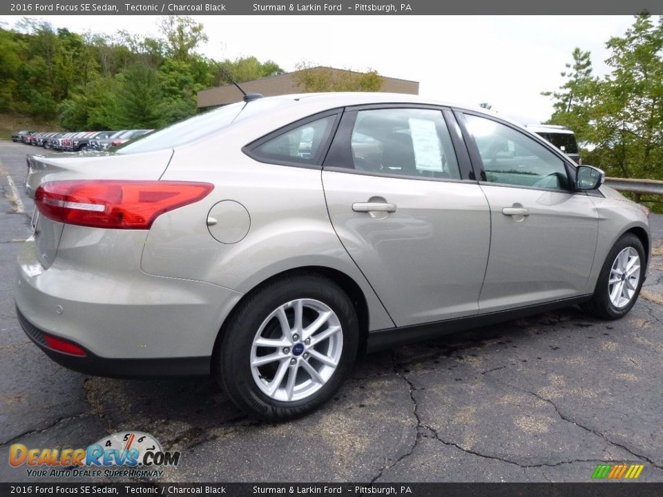 2016 Ford Focus SE Sedan Tectonic / Charcoal Black Photo #2