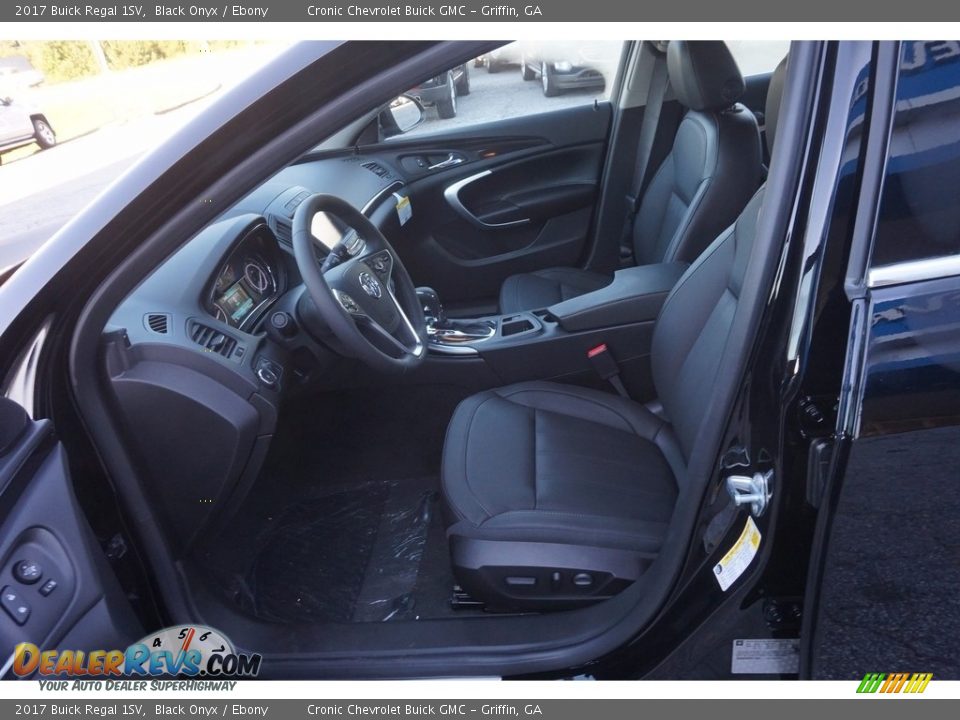 Ebony Interior - 2017 Buick Regal 1SV Photo #9