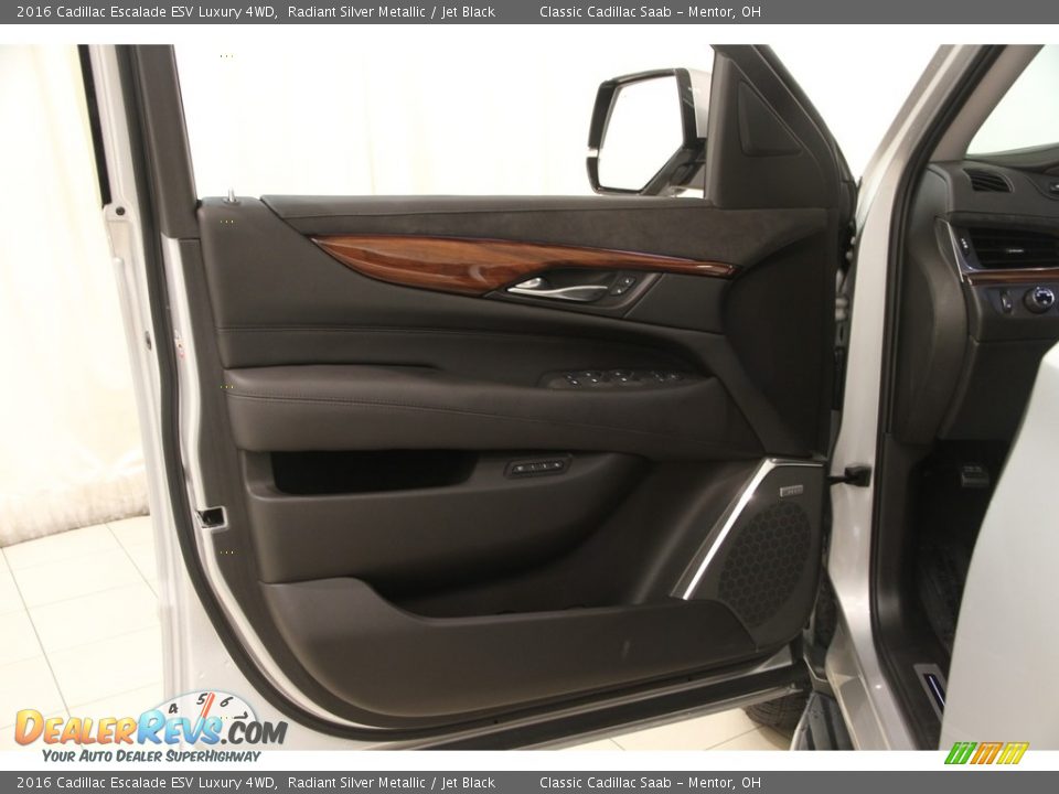 2016 Cadillac Escalade ESV Luxury 4WD Radiant Silver Metallic / Jet Black Photo #4