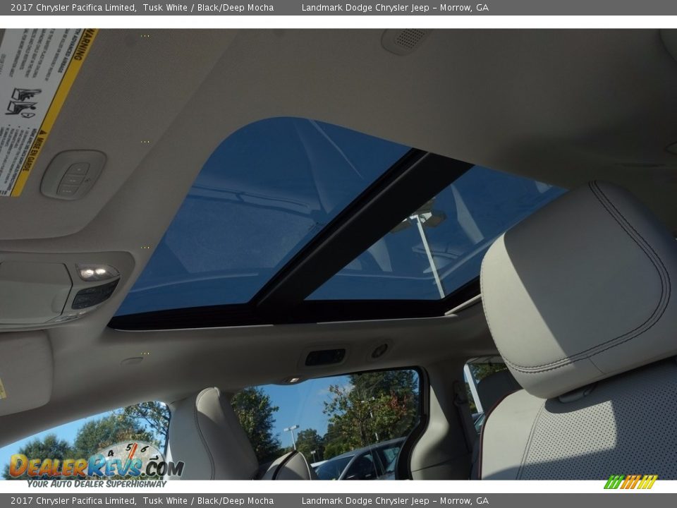 2017 Chrysler Pacifica Limited Tusk White / Black/Deep Mocha Photo #8