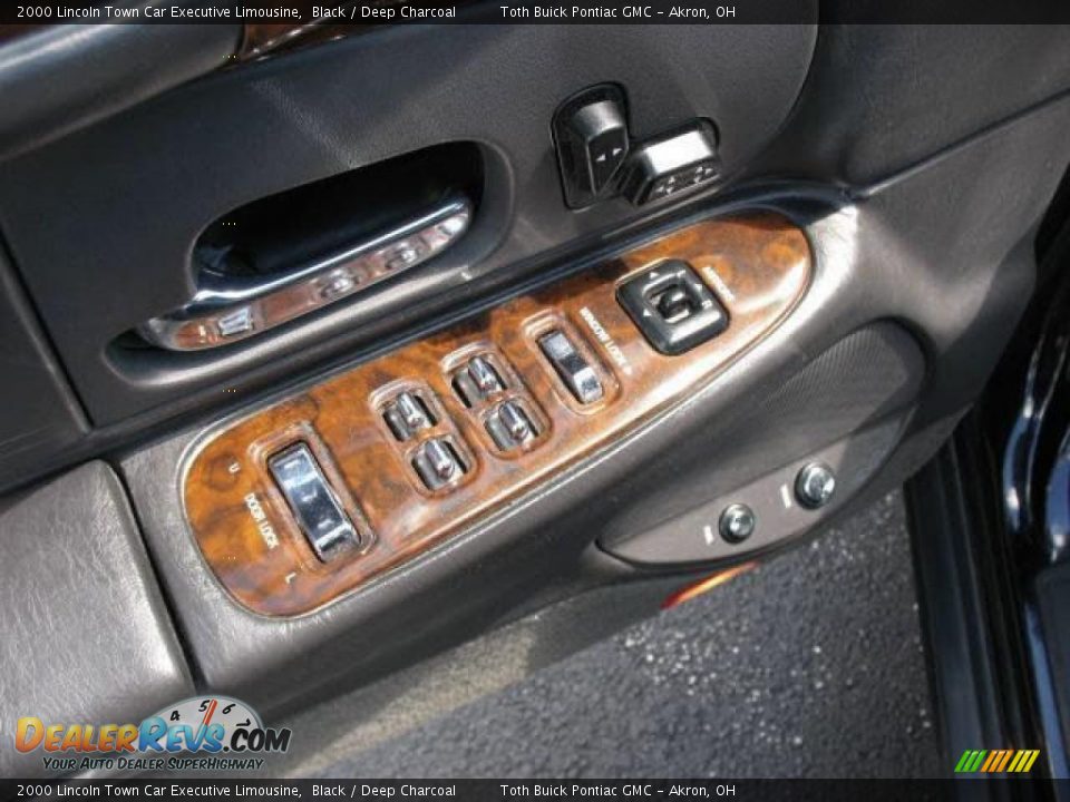 2000 Lincoln Town Car Executive Limousine Black / Deep Charcoal Photo #19