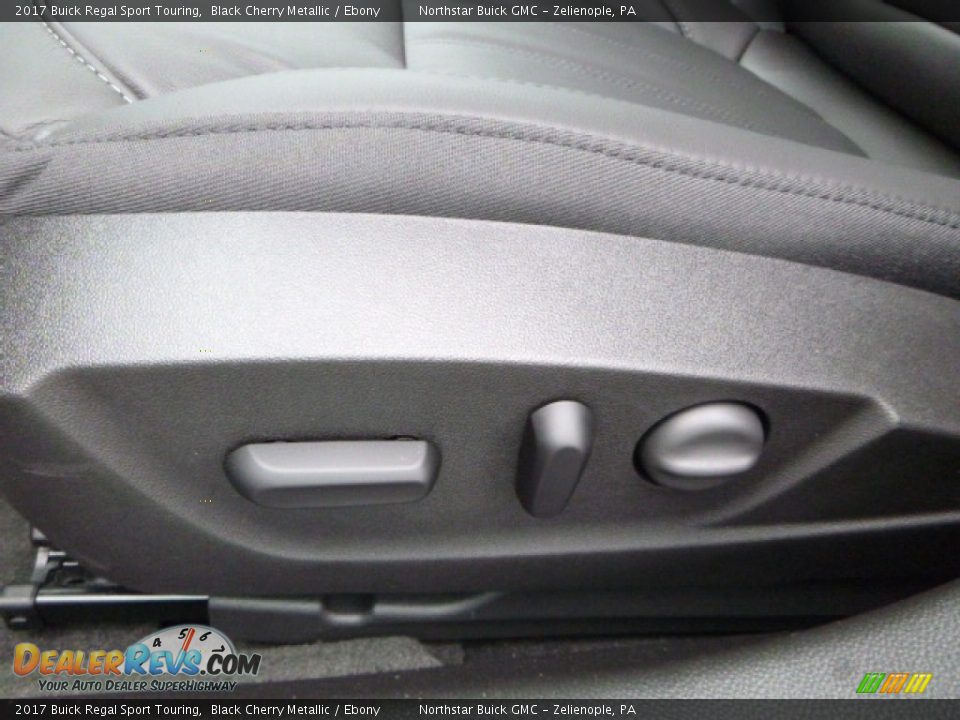 Controls of 2017 Buick Regal Sport Touring Photo #11